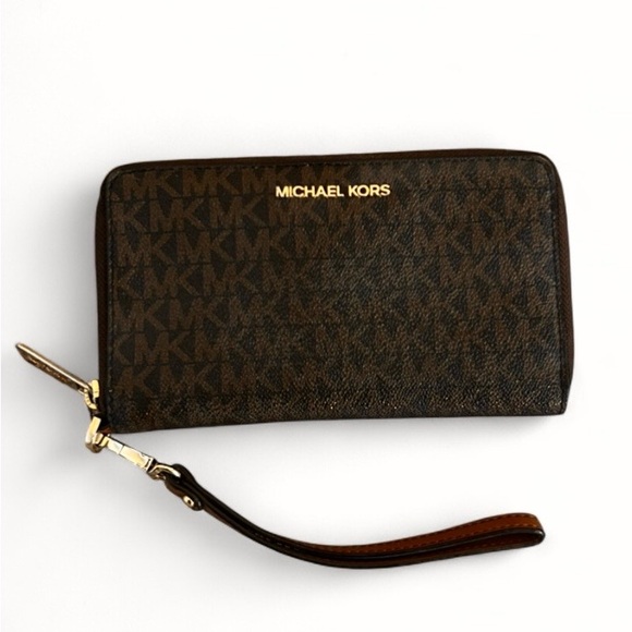 Michael Kors Handbags - Michael Kors Brown Jet Set Medium Wristlet Clutch